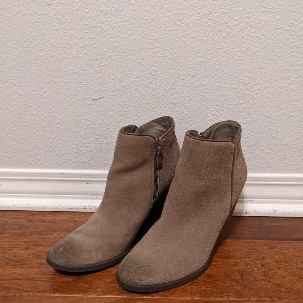 Very Volatile Wedge Booties - Picture 2 of 7